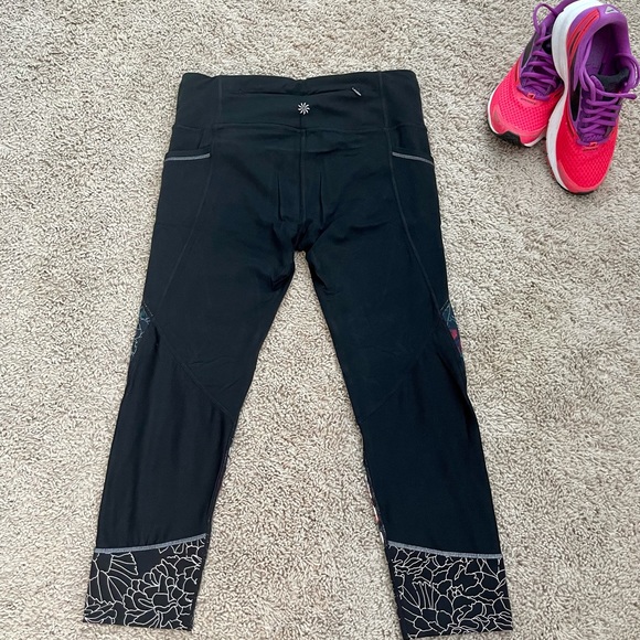 Athleta black rose leggings M - Picture 5 of 6
